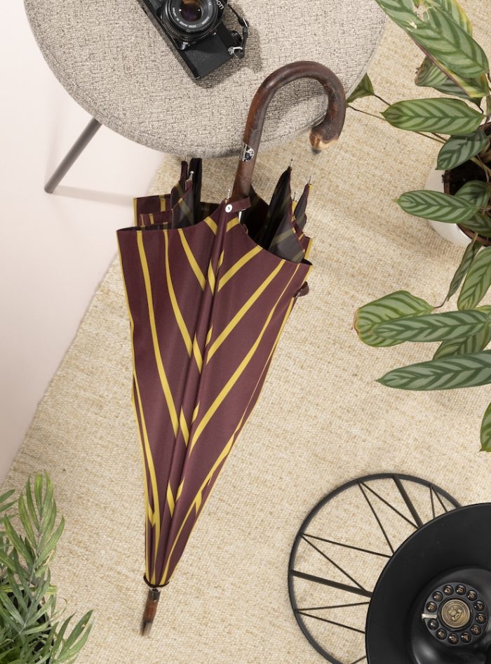 AMIATA solid stick chestnut with burgundy/gold regimental fabric umbrella - Image 3